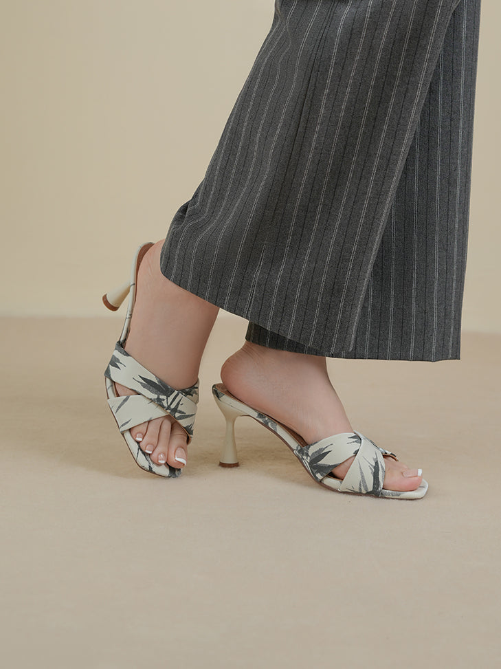 files/Sandal_ae7b86cd-f50e-47f8-861a-5bf0e95fbff4.jpg