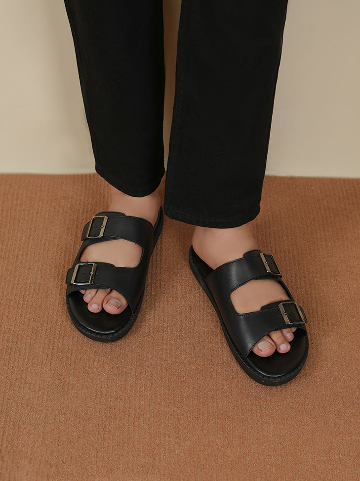 files/Slippers_e8e64b1b-19bc-4502-aaab-a6caa0e3cb28.jpg