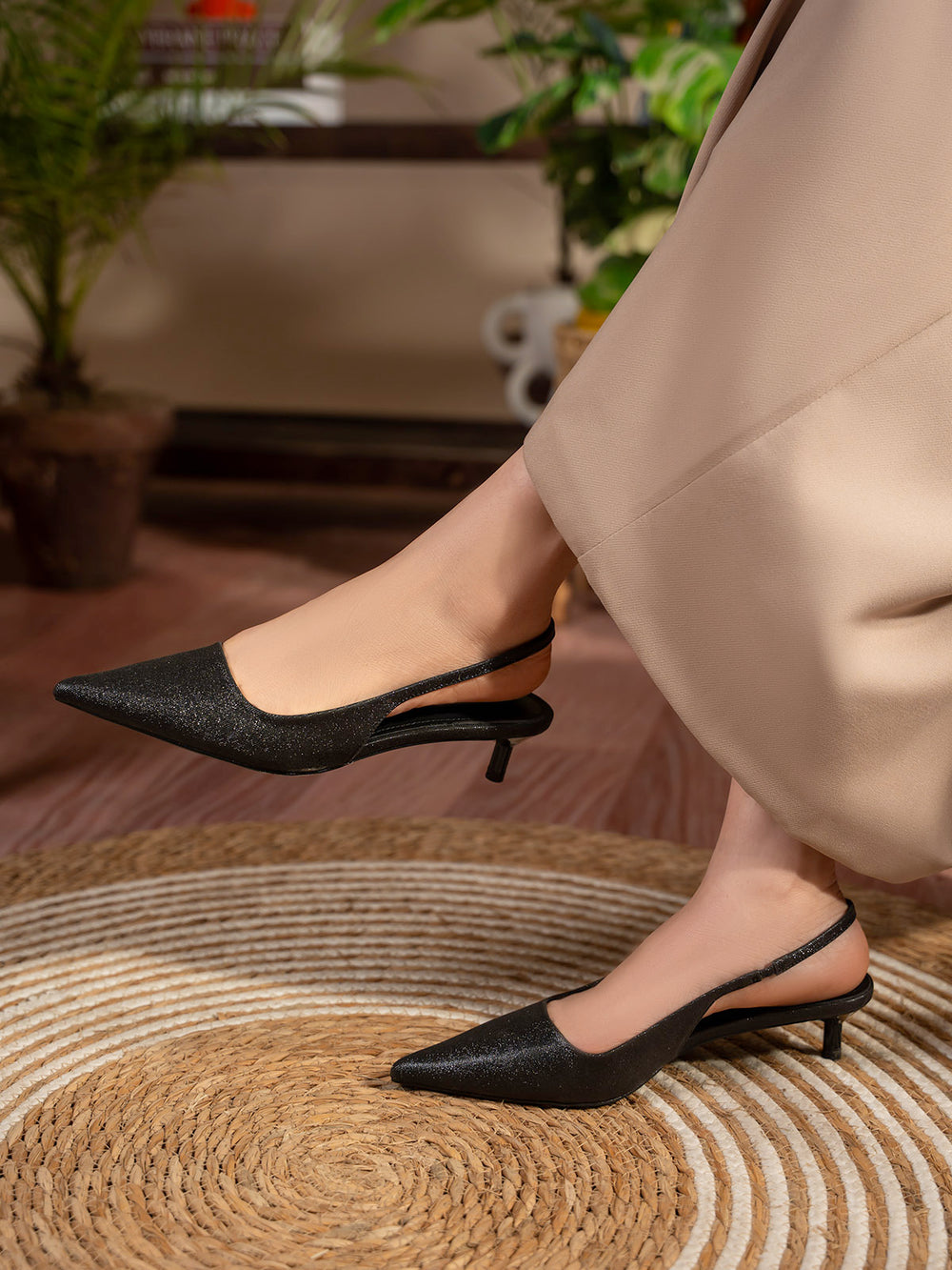 Women "WAYNE" Pointed Toe Slingback Sandals