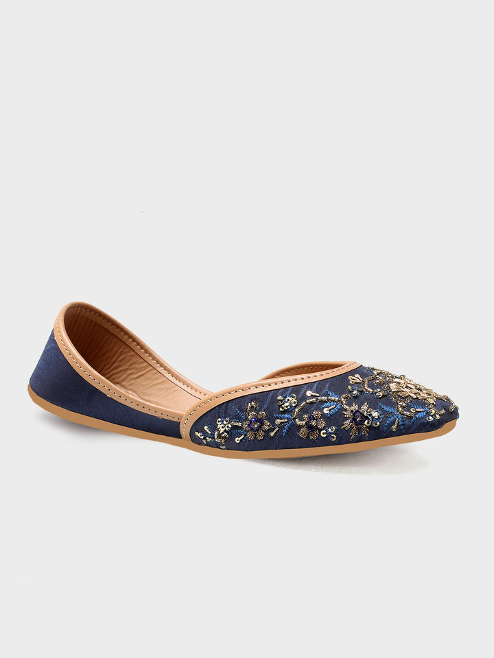 Women "MEGAN" Classic Embroidered Khussa